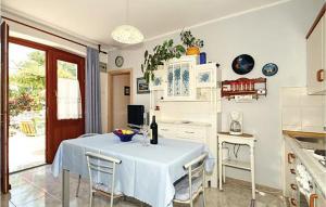 Nice Apartment In Umag With 2 Bedrooms And Wifi