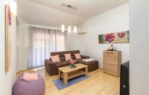 Awesome Home In Peroj With 2 Bedrooms And Wifi
