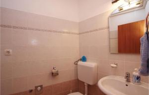 2 Bedroom Awesome Apartment In Plomin