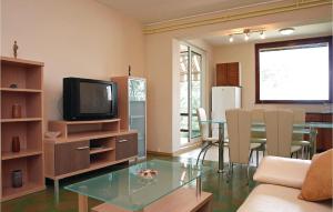 Amazing Apartment In Pula With 2 Bedrooms, Jacuzzi And Wifi