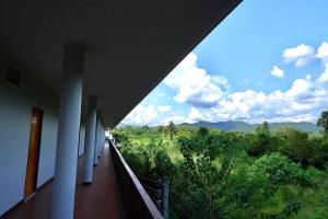 โรงแรมคอมม่อนเวลธ์ Commonwealth Hotel&Resort