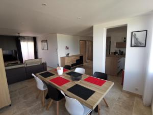 Grand T3 85 m2 situé à 15 min à pied des plages