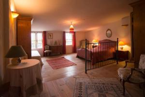 Maisons de vacances Vaste maison ancienne avec superbe vue : photos des chambres