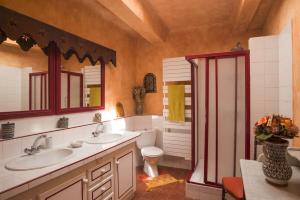 Maisons de vacances Vaste maison ancienne avec superbe vue : photos des chambres