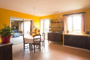 Maisons de vacances Vaste maison ancienne avec superbe vue : photos des chambres