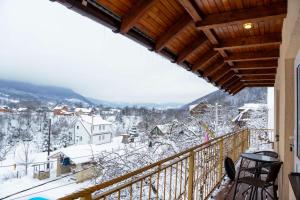 Навпроти Маковиці