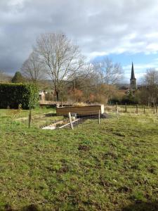 Agréable chambre meublée, vue sur la vallée de lAuxois