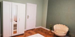 New Oldtown Apartment near St Martin Cathedral, AC, Balcony