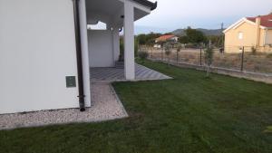Triple Room with Balcony room in Apartment Kravica