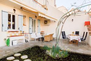 Little Garden YourHostHelper