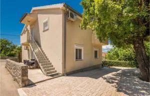 Cozy Apartment In Malinska Dubasnica - Barušić