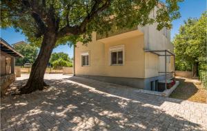 Amazing apartment in Malinska Dubasnica with WiFi