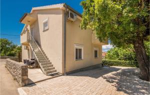 Amazing Apartment In Malinska Dubasnica