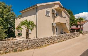 Amazing Apartment In Malinska Dubasnica