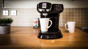 High Street - 2BD Apt - King Beds - Parking - Wise Stays