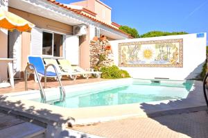 Stylish and well-equipped, private pool, close to amenities, free AC and Wifi