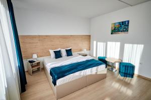 Two-Bedroom Apartment room in Hotel Roxy & Maryo