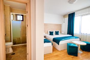 Triple Room with Balcony room in Hotel Roxy & Maryo