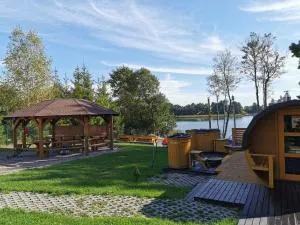 Domki Borowiackie nad brzegiem jeziora - Mąkowarsko