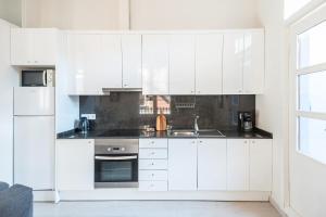 Cozy Apartment with Terrace in Gracia, Barcelona Local Life