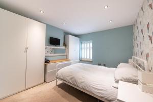 Besford Square, Shrewsbury Town