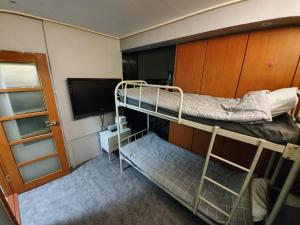 Phòng Hai Giường Đơn có Phòng Tắm (Twin Room with Bathroom)