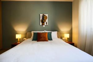 Phaedrus Living City View Luxury Flat Harbour 04