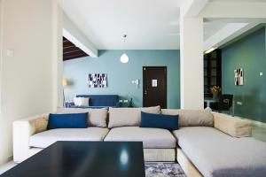 Phaedrus Living City View Luxury Flat Harbour 04