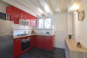 Duplex Voltaire Modern Apartment - 3 bedrooms - citycenter and beach - WIFI