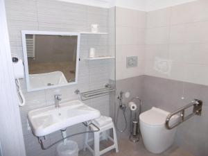 Zimmer mit Kingsize-Bett - Barrierefrei/befahrbare Dusche
