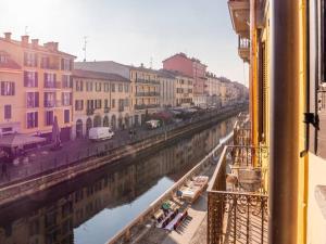 Romantic flat on Navigli river by Easylife