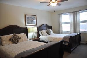 Standard Queen Room with Two Queen Beds room in Lakewood Lodge & Restaurant
