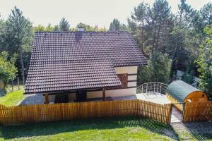 Behagliches Cottage mit Kamin mitten im Wald