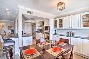 Outdoor Kitchen, Hot Tub! Scottsdale Family Home