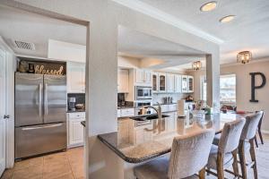 Outdoor Kitchen, Hot Tub! Scottsdale Family Home