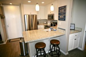 F311 - Pacific Surf Shack