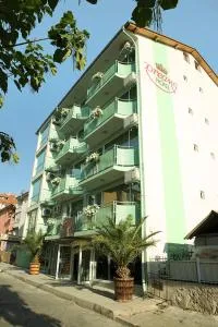 Dreams Family Hotel - 内塞伯尔