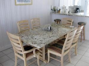 E20 - Tropical Paradise - On-the-Sand