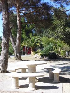 Campings Village Vacances Les Abricotiers (by Popinns) : photos des chambres