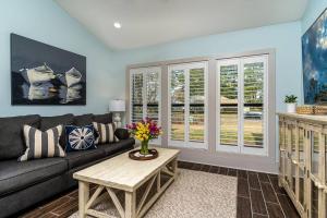 Augusta 552 - Sand Dollar Links