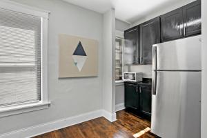 Comfy and Chic 2BR Apt close to Shops - Sunnyside 2F