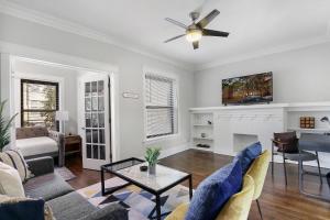 Comfy and Chic 2BR Apt close to Shops - Sunnyside 2F