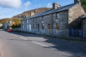 Homely cottage with garden and mountain-view - Ffestiniog