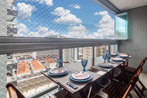 Piemax Praia Grande - 100m PRAIA do BOQUEIRÃO e CENTRO - Vista MAR - Varanda GOURMET com CHURRASQUEIRA privativa - AR CONDICIONADO em todos os ambientes - Wi-Fi 600 Mbps - HOME OFFICE- Vaga de Garagem - Acomoda até 6 pessoas