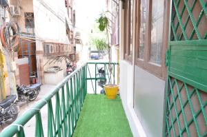 Spacious 2BHK prime location with big Livingroom 8