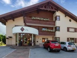 Living-Apart Anita - 厄茨