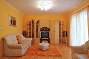 Spacious 100m2 apt w big terrace & great sea view