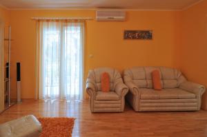 Spacious 100m2 apt w big terrace & great sea view