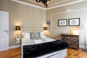 Bright Tailor Made Apartment by the Castle