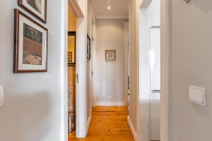 Bright Tailor Made Apartment by the Castle